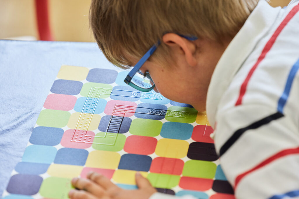 Anwendung Lernmaterial Alex und Lilani entdecken die Welt der Buchstaben